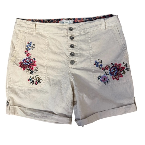 Sundance Pants - Sundance embroidered Floral Shorts size 10